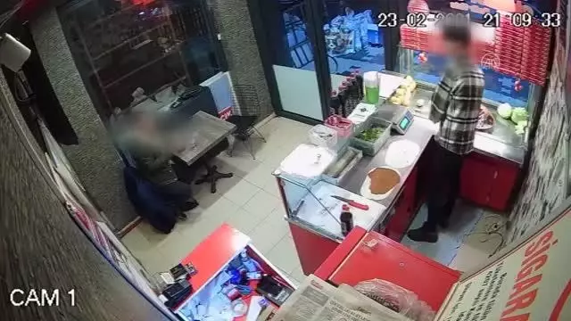 AFYONKARAHİSAR - Çiğ köfte 'acılı' olduğu gerekçesiyle darbedilen iş yeri çalışanı yaşadıklarını anlattı (2) AFYONKARAHİSAR - Çiğ köfte 'acılı' olduğu gerekçesiyle darbedilen iş yeri çalışanı yaşadıklarını anlattı (2)