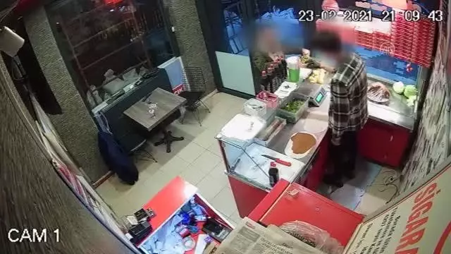 AFYONKARAHİSAR - Çiğ köfte 'acılı' olduğu gerekçesiyle darbedilen iş yeri çalışanı yaşadıklarını anlattı (2) AFYONKARAHİSAR - Çiğ köfte 'acılı' olduğu gerekçesiyle darbedilen iş yeri çalışanı yaşadıklarını anlattı (2)