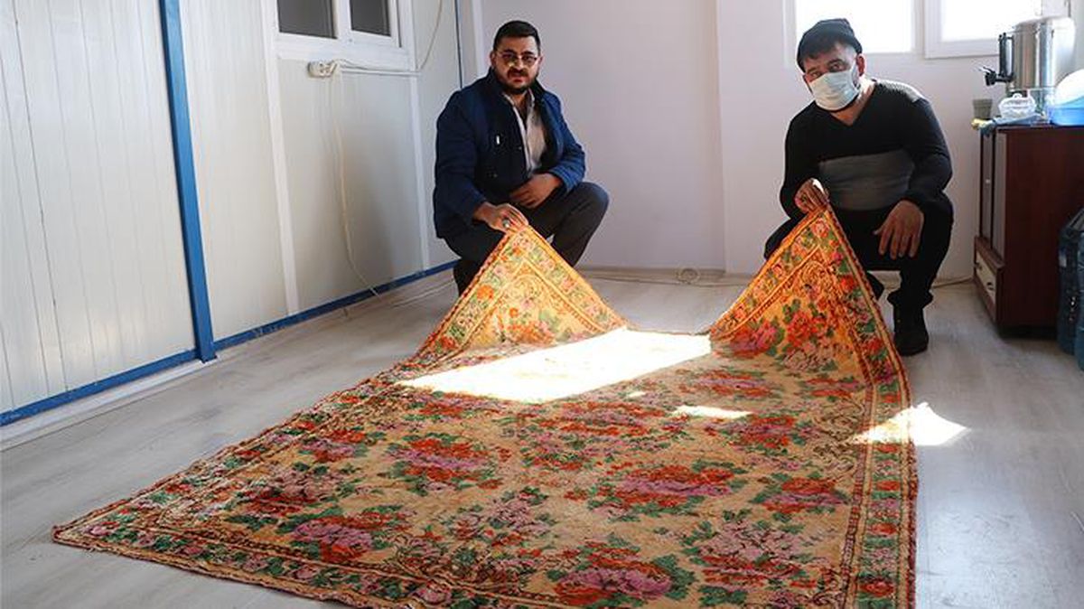 Atalarından kalma kilim ve halıyı 1.5 milyon liraya satıyorlar