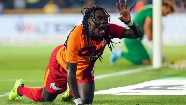 Bafetimbi Gomis, Galatasaray'dan ayrılış sebebinin ekonomik unsurlar olduğunu söyledi Bafetimbi Gomis, Galatasaray'dan ayrılış sebebinin ekonomik unsurlar olduğunu söyledi