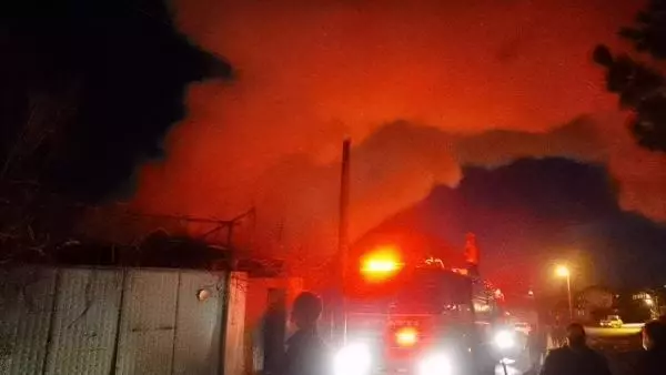 Son dakika! Bursa'da alevler geceyi aydınlattı Son dakika! Bursa'da alevler geceyi aydınlattı