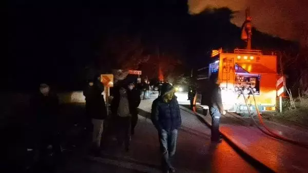 Son dakika! Bursa'da alevler geceyi aydınlattı Son dakika! Bursa'da alevler geceyi aydınlattı