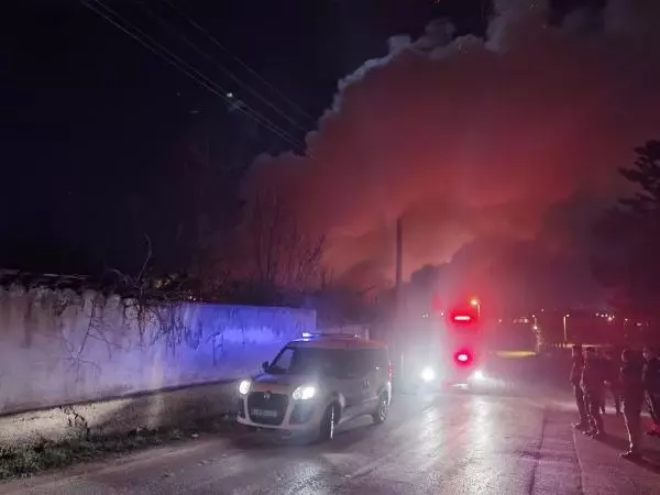 Son dakika! Bursa'da alevler geceyi aydınlattı Son dakika! Bursa'da alevler geceyi aydınlattı