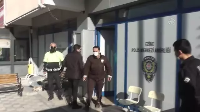 Son dakika haber | ÇANAKKALE - Ezine Belediye Başkanı Güray Yüksel'in evini kurşunladığı iddia edilen şüpheli tutuklandı Son dakika haber | ÇANAKKALE - Ezine Belediye Başkanı Güray Yüksel'in evini kurşunladığı iddia edilen şüpheli tutuklandı