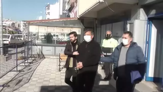 Son dakika haber | ÇANAKKALE - Ezine Belediye Başkanı Güray Yüksel'in evini kurşunladığı iddia edilen şüpheli tutuklandı Son dakika haber | ÇANAKKALE - Ezine Belediye Başkanı Güray Yüksel'in evini kurşunladığı iddia edilen şüpheli tutuklandı
