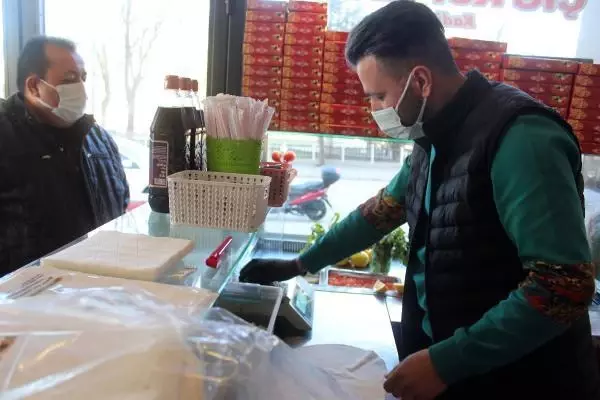 Çiğ köfte 'acılı' diye çalışana saldırıp, yumruklayan şüpheli serbest Çiğ köfte 'acılı' diye çalışana saldırıp, yumruklayan şüpheli serbest
