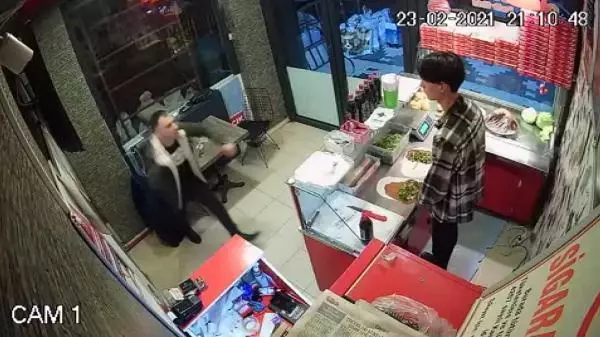 Çiğ köfte 'acılı' diye çalışana saldırıp, yumruklayan şüpheli serbest Çiğ köfte 'acılı' diye çalışana saldırıp, yumruklayan şüpheli serbest