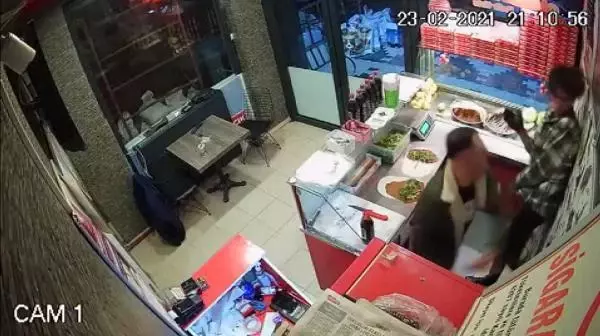 Çiğ köfte 'acılı' diye çalışana saldırıp, yumruklayan şüpheli serbest Çiğ köfte 'acılı' diye çalışana saldırıp, yumruklayan şüpheli serbest