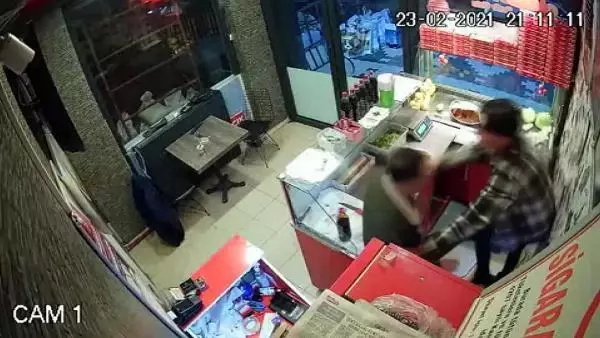 Çiğ köfte 'acılı' diye çalışana saldırıp, yumruklayan şüpheli serbest Çiğ köfte 'acılı' diye çalışana saldırıp, yumruklayan şüpheli serbest