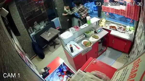 Çiğ köfte 'acılı' diye çalışana saldırıp, yumruklayan şüpheli serbest Çiğ köfte 'acılı' diye çalışana saldırıp, yumruklayan şüpheli serbest