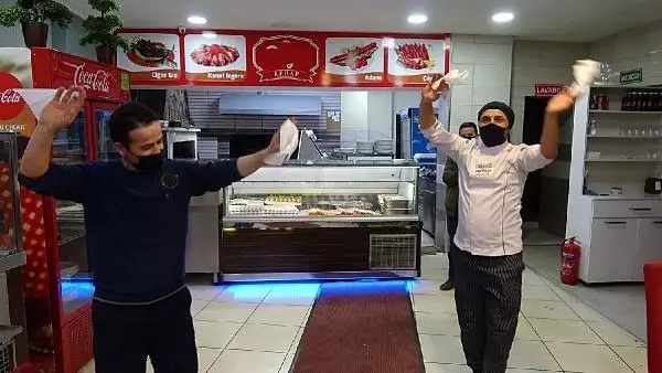 Son dakika haberi... Cumhurbaşkanının açıklamalarını halayla kutladılar Son dakika haberi... Cumhurbaşkanının açıklamalarını halayla kutladılar