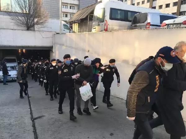 Dijital para dolandırıcılığı şüphelisi 27 kişi adliyeye sevk edildi Dijital para dolandırıcılığı şüphelisi 27 kişi adliyeye sevk edildi