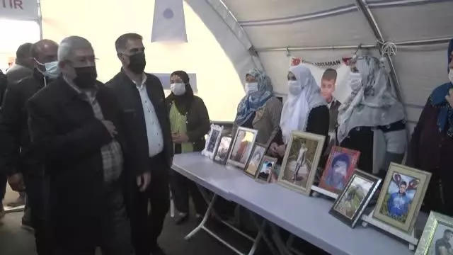Son dakika haberi... DİYARBAKIR - Evlat nöbeti kararlılıkla devam ediyor Son dakika haberi... DİYARBAKIR - Evlat nöbeti kararlılıkla devam ediyor