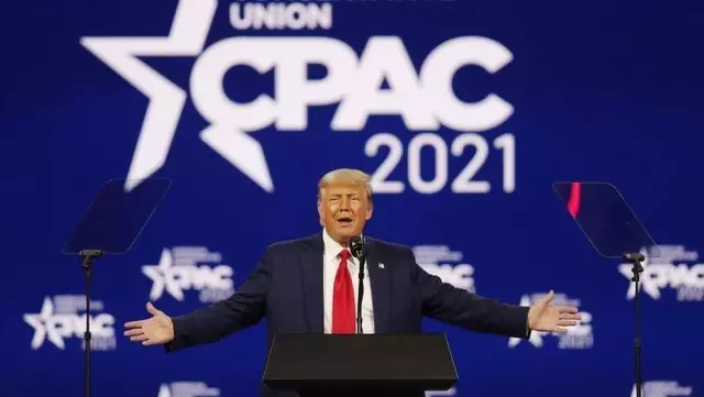 Donald Trump, 2024 seçimlerinde yeniden adaylığının sinyalini verdi: 'Onları üçüncü kez yenmeye karar verebilirim' Donald Trump, 2024 seçimlerinde yeniden adaylığının sinyalini verdi: 'Onları üçüncü kez yenmeye karar verebilirim'