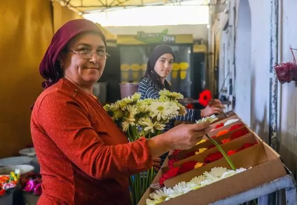 Dünya kadınlarının çiçekleri, Antalyalı kadınlardan