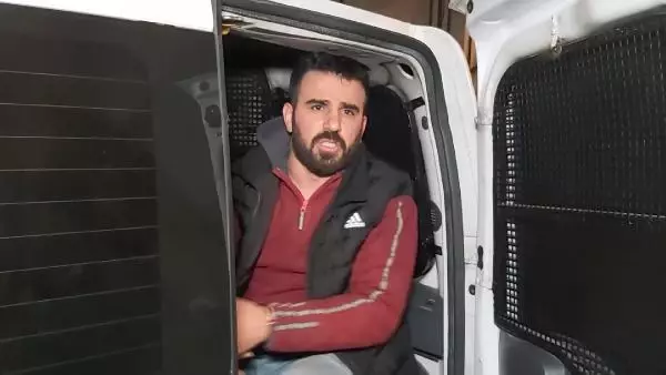 'Dur' ihtarına uymadı, patlak lastikle 2 kilometre kaçtı; Bekçileri hasım sandım 'Dur' ihtarına uymadı, patlak lastikle 2 kilometre kaçtı; Bekçileri hasım sandım