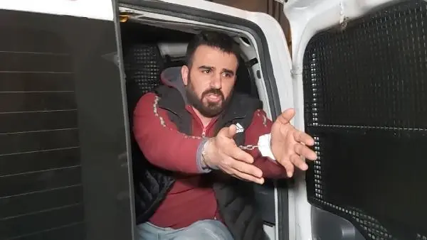 'Dur' ihtarına uymadı, patlak lastikle 2 kilometre kaçtı; Bekçileri hasım sandım 'Dur' ihtarına uymadı, patlak lastikle 2 kilometre kaçtı; Bekçileri hasım sandım