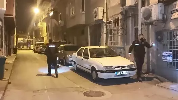 'Dur' ihtarına uymadı, patlak lastikle 2 kilometre kaçtı; Bekçileri hasım sandım 'Dur' ihtarına uymadı, patlak lastikle 2 kilometre kaçtı; Bekçileri hasım sandım