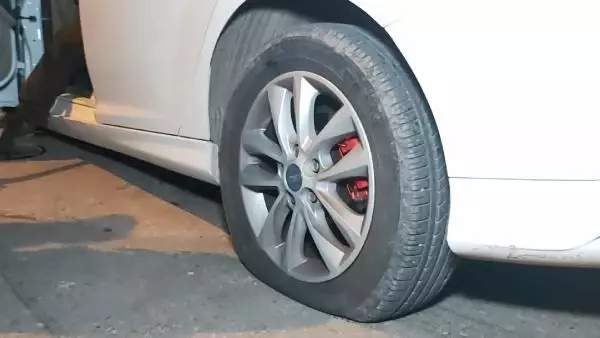 'Dur' ihtarına uymadı, patlak lastikle 2 kilometre kaçtı; Bekçileri hasım sandım 'Dur' ihtarına uymadı, patlak lastikle 2 kilometre kaçtı; Bekçileri hasım sandım