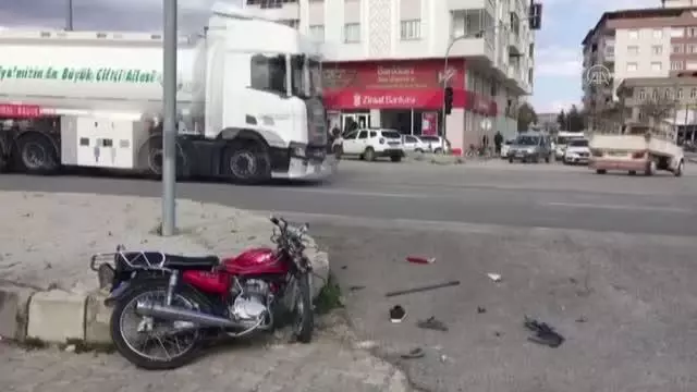 GAZİANTEP - Motosikletle hafif ticari araç çarpıştı: 1 ölü, 1 yaralı GAZİANTEP - Motosikletle hafif ticari araç çarpıştı: 1 ölü, 1 yaralı