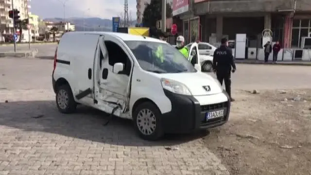 GAZİANTEP - Motosikletle hafif ticari araç çarpıştı: 1 ölü, 1 yaralı GAZİANTEP - Motosikletle hafif ticari araç çarpıştı: 1 ölü, 1 yaralı