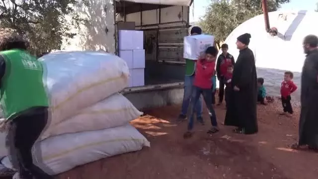 İHH, İdlib'deki ailelere gıda ve battaniye yardımında bulundu İHH, İdlib'deki ailelere gıda ve battaniye yardımında bulundu