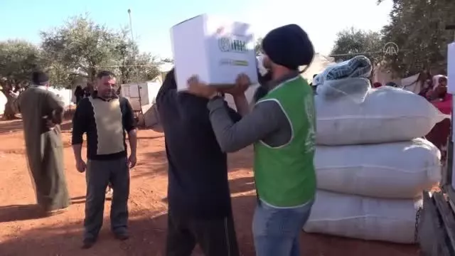 İHH, İdlib'deki ailelere gıda ve battaniye yardımında bulundu İHH, İdlib'deki ailelere gıda ve battaniye yardımında bulundu