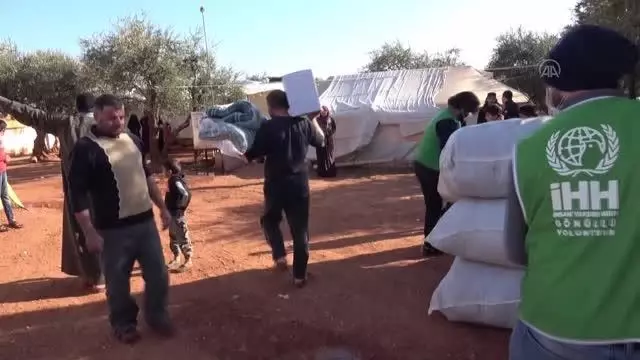 İHH, İdlib'deki ailelere gıda ve battaniye yardımında bulundu İHH, İdlib'deki ailelere gıda ve battaniye yardımında bulundu