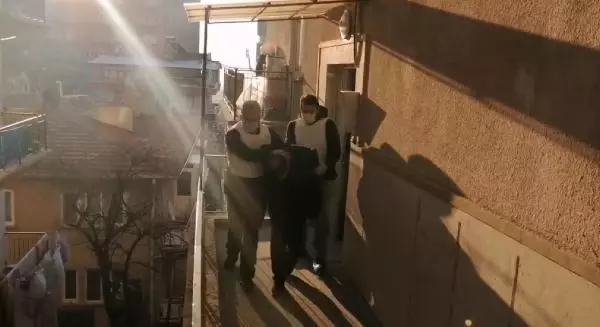 Irak'tan 7 yaşında kız çocuğu kaçıran DEAŞ'lı terörist tutuklandı Irak'tan 7 yaşında kız çocuğu kaçıran DEAŞ'lı terörist tutuklandı