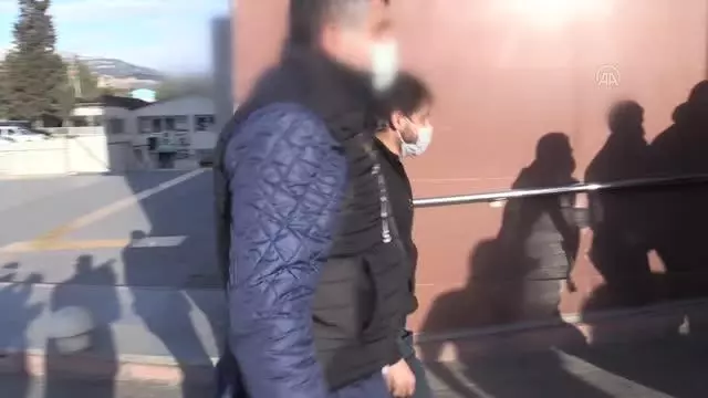 KAHRAMANMARAŞ - Gasp iddiasıyla yakalanan 3 zanlı tutuklandı KAHRAMANMARAŞ - Gasp iddiasıyla yakalanan 3 zanlı tutuklandı