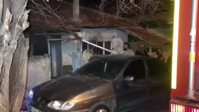 Kırıkkale'de inşaat işçilerinin kaldığı ev, yangında kullanılamaz hale geldi Kırıkkale'de inşaat işçilerinin kaldığı ev, yangında kullanılamaz hale geldi