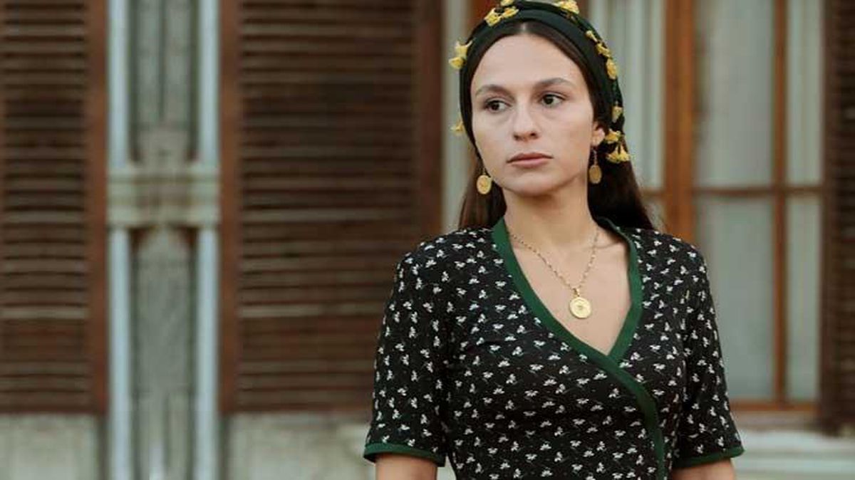 Koronavirüs nedeniyle yoğun bakıma kaldırılan oyuncu Selin Yeninci'ye sevenlerinden dua yağdı
