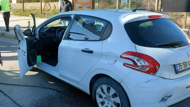 Maddi hasarlı kaza sonrası araçtan inen kadın sürücü feci şekilde can verdi Maddi hasarlı kaza sonrası araçtan inen kadın sürücü feci şekilde can verdi