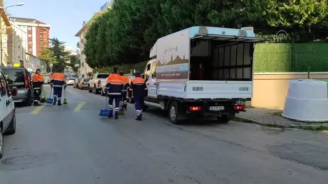 Maltepe'de temizlik görevlilerinin çöp toplama mesaileri sürüyor Maltepe'de temizlik görevlilerinin çöp toplama mesaileri sürüyor