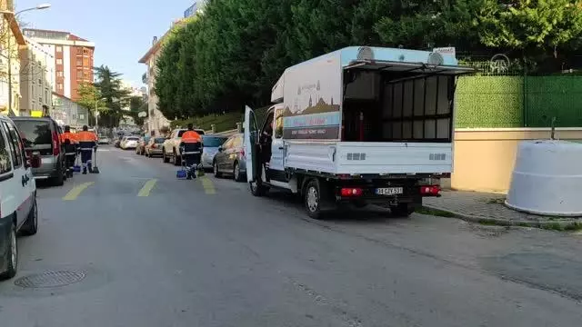 Maltepe'de temizlik görevlilerinin çöp toplama mesaileri sürüyor Maltepe'de temizlik görevlilerinin çöp toplama mesaileri sürüyor