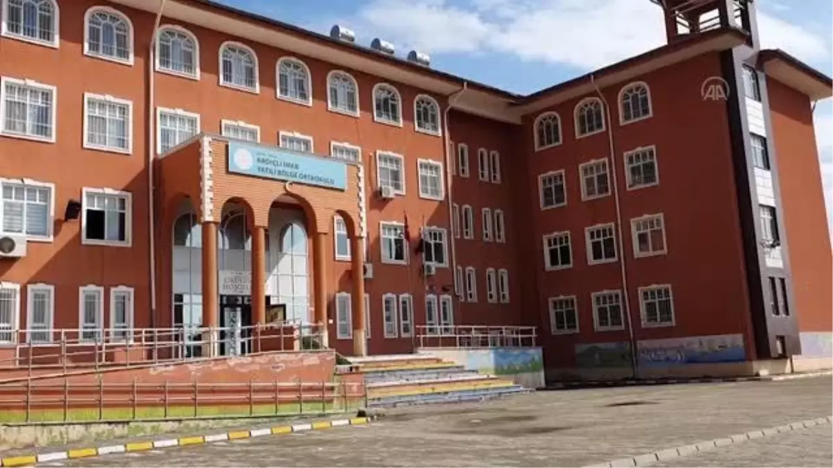 Son Dakika | Milli Eğitim Bakanlığınca gönderilen tabletler öğrencilere dağıtılıyor