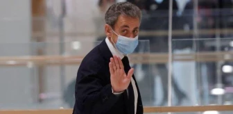 Nicolas Sarkozy: Eski Fransa Cumhurbaşkanı 2 yılı ertelemeli 3 yıl hapis cezası aldı, elektronik kelepçe takılabilir