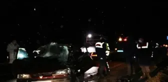 Otomobil, kamyonete arkadan çarptı: 1 ölü, 1 yaralı