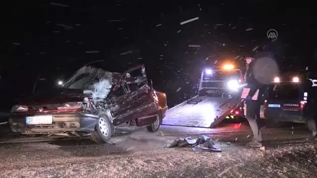Otomobil kamyonete arkadan çarptı: 1 ölü, 1 yaralı Otomobil kamyonete arkadan çarptı: 1 ölü, 1 yaralı