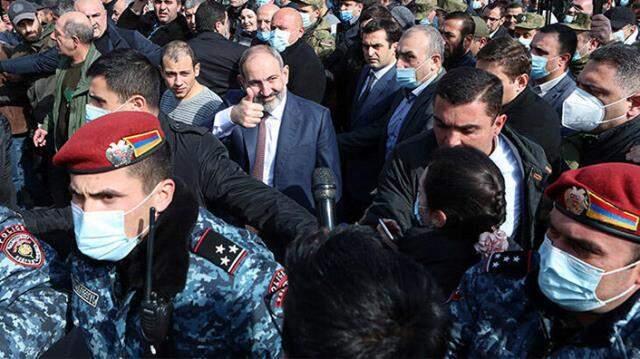 Son Dakika: Ermenistan yangın yeri! Muhalif göstericiler hükümet binasını bastı Son Dakika: Ermenistan yangın yeri! Muhalif göstericiler hükümet binasını bastı