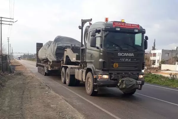 Suriye sınırına tank ve beton blok sevkiyatı Suriye sınırına tank ve beton blok sevkiyatı