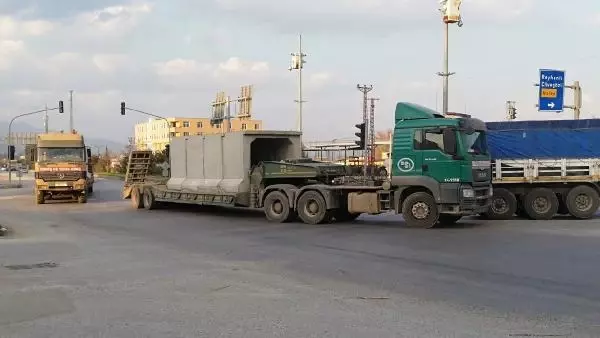 Suriye sınırına tank ve beton blok sevkiyatı Suriye sınırına tank ve beton blok sevkiyatı