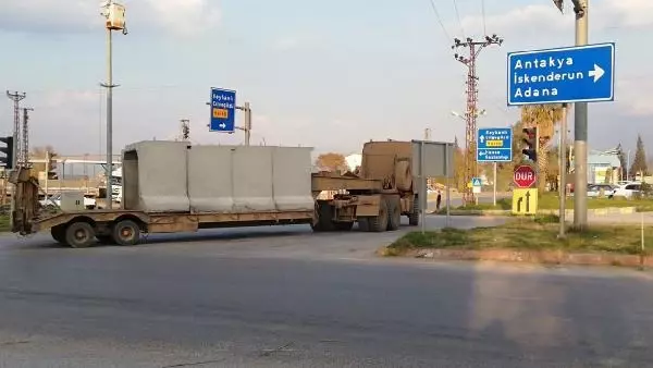 Suriye sınırına tank ve beton blok sevkiyatı Suriye sınırına tank ve beton blok sevkiyatı
