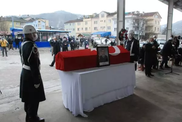Son dakika... Tekne faciasında yaşamını yitiren teğmen toprağa verildi Son dakika... Tekne faciasında yaşamını yitiren teğmen toprağa verildi