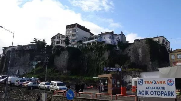 Otopark kazısında 2000 bin yıllık tarihi yapılar keşfedildi Otopark kazısında 2000 bin yıllık tarihi yapılar keşfedildi