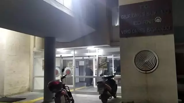 Trakya'da, yapılandırma borçları için açık tutulan vergi dairelerinde mesai sakin geçti Trakya'da, yapılandırma borçları için açık tutulan vergi dairelerinde mesai sakin geçti