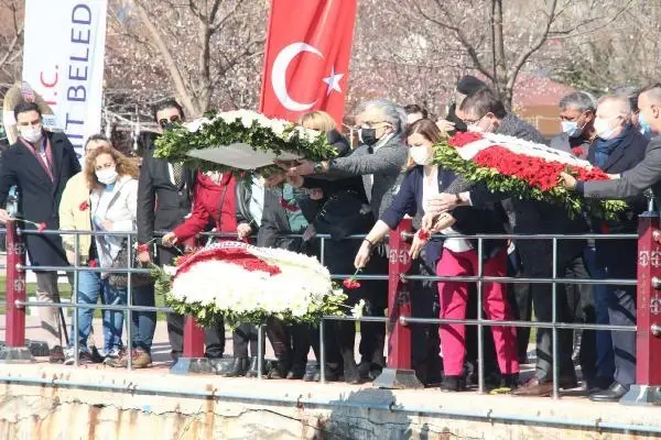 Üsküdar Vapuru faciasında hayatını kaybedenler anıldı Üsküdar Vapuru faciasında hayatını kaybedenler anıldı
