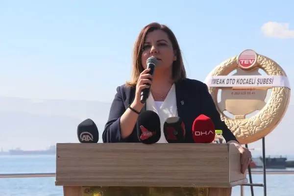 Üsküdar Vapuru faciasında hayatını kaybedenler anıldı Üsküdar Vapuru faciasında hayatını kaybedenler anıldı