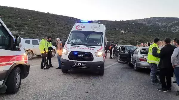 Virajda kontrolden çıkan otomobil karşı şeride geçti: 2 yaralı Virajda kontrolden çıkan otomobil karşı şeride geçti: 2 yaralı