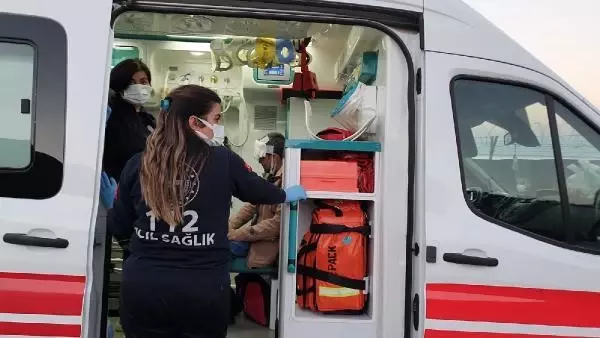 Virajda kontrolden çıkan otomobil karşı şeride geçti: 2 yaralı Virajda kontrolden çıkan otomobil karşı şeride geçti: 2 yaralı